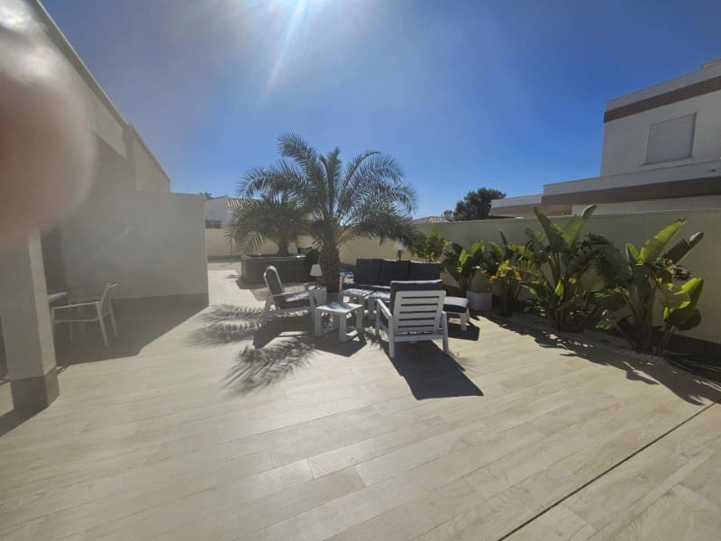 4 quarto Moradia para venda em Torrevieja com piscina - 780 000 € (Ref: 9910743)