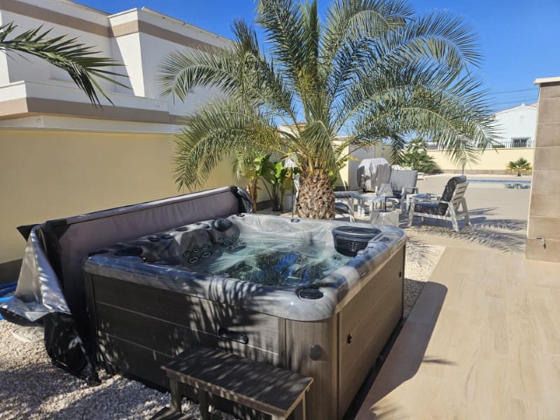 4 quarto Moradia para venda em Torrevieja com piscina - 780 000 € (Ref: 9910743)