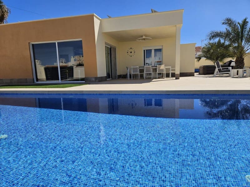 4 quarto Moradia para venda em Torrevieja com piscina - 780 000 € (Ref: 9910743)
