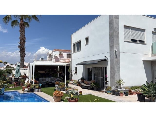 2 bedroom Villa for sale in El Chaparral - La Siesta - La Torreta, Torrevieja with pool - € 465,000 (Ref: 9910744)