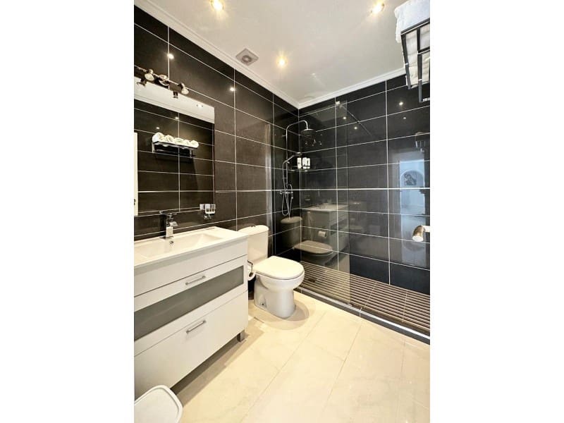 4 soveværelse Villa til salg i San Miguel de Salinas med swimmingpool - € 335.000 (Ref: 9910746)