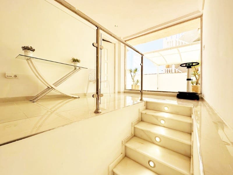 4 soveværelse Villa til salg i San Miguel de Salinas med swimmingpool - € 335.000 (Ref: 9910746)