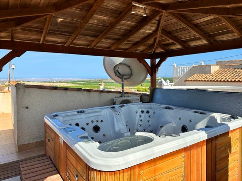 4 soveværelse Villa til salg i San Miguel de Salinas med swimmingpool - € 335.000 (Ref: 9910746)