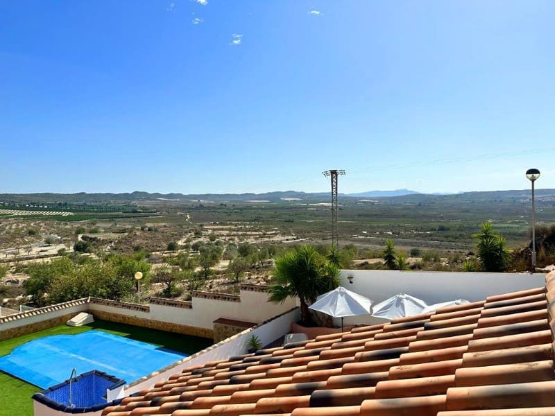 4 soveværelse Villa til salg i San Miguel de Salinas med swimmingpool - € 335.000 (Ref: 9910746)