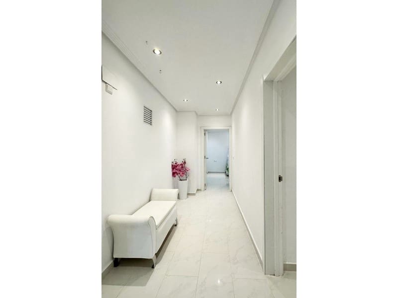 4 soveværelse Villa til salg i San Miguel de Salinas med swimmingpool - € 335.000 (Ref: 9910746)