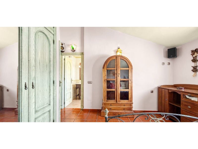 5 bedroom Villa for sale in La Mata with pool garage - € 950,000 (Ref: 9912830)