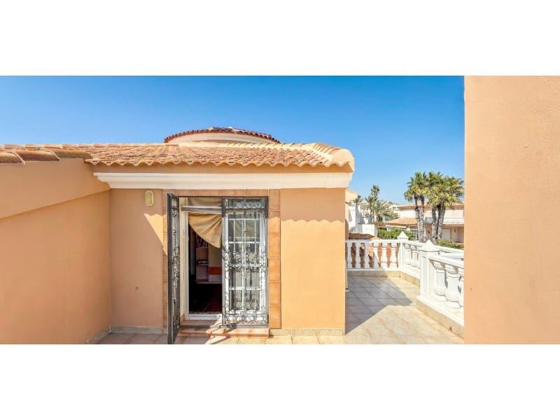 5 bedroom Villa for sale in La Mata with pool garage - € 950,000 (Ref: 9912830)