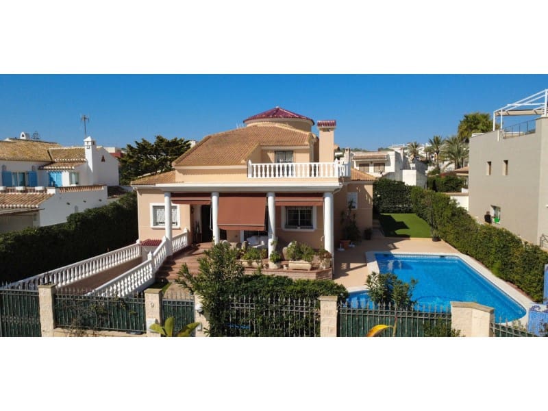 5 bedroom Villa for sale in La Mata with pool garage - € 950,000 (Ref: 9912830)