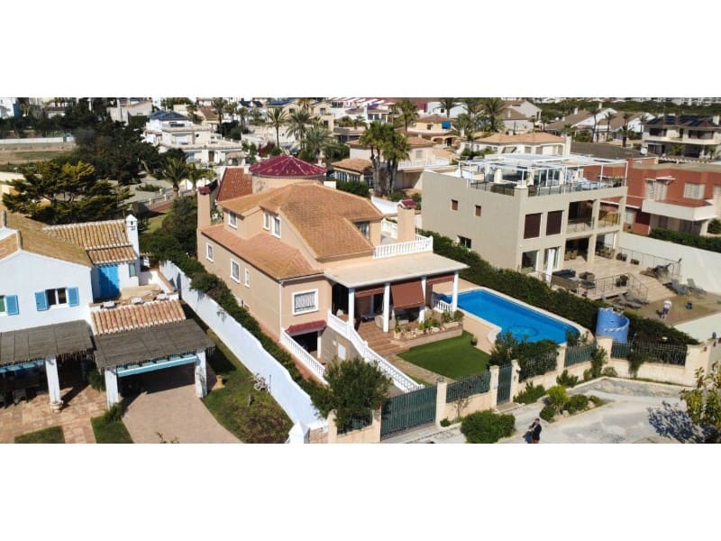 5 bedroom Villa for sale in La Mata with pool garage - € 950,000 (Ref: 9912830)