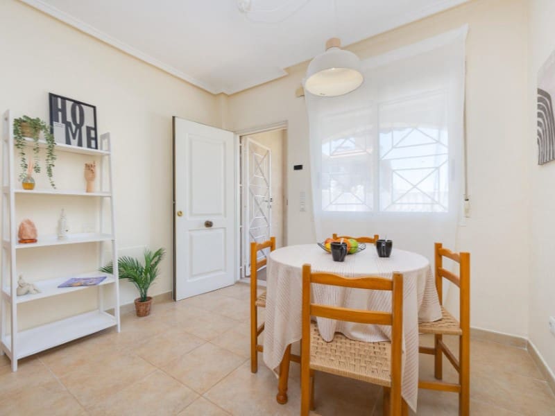 2 sypialnia Bungalow na sprzedaż w Torrevieja z basenem - 179 900 € (Ref: 9912831)