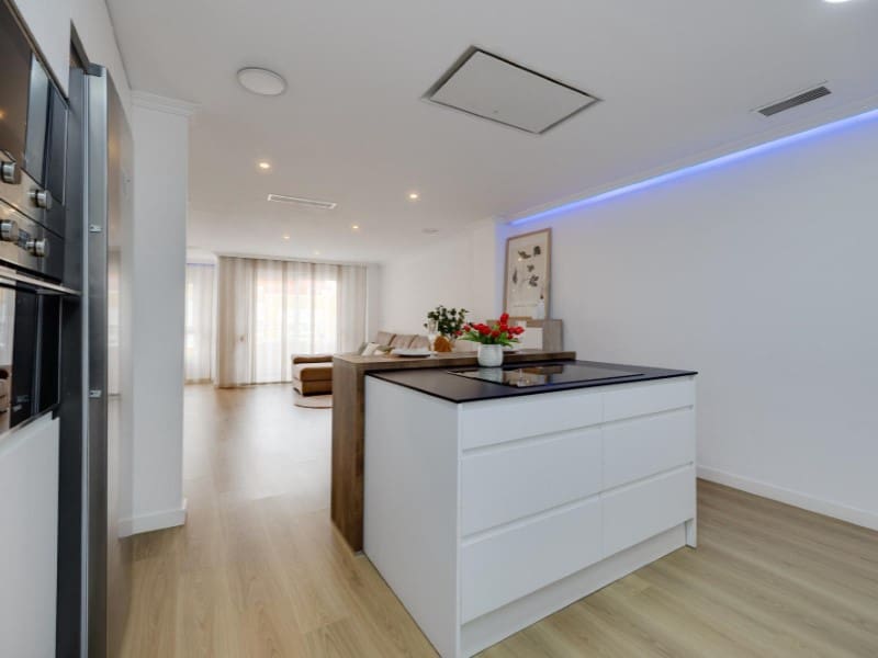 3 quarto Apartamento para venda em Torrevieja com garagem - 265 000 € (Ref: 9912841)