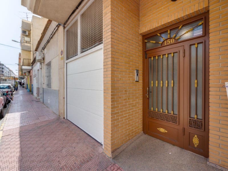 3 quarto Apartamento para venda em Torrevieja com garagem - 265 000 € (Ref: 9912841)