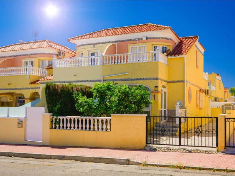 3 soveværelse Byhus til salg i Orihuela Costa med swimmingpool - € 239.900 (Ref: 9920165)