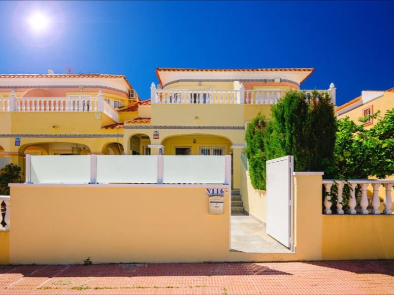 3 soveværelse Byhus til salg i Orihuela Costa med swimmingpool - € 239.900 (Ref: 9920165)