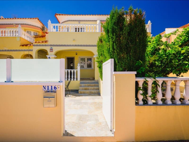 3 soveværelse Byhus til salg i Orihuela Costa med swimmingpool - € 239.900 (Ref: 9920165)