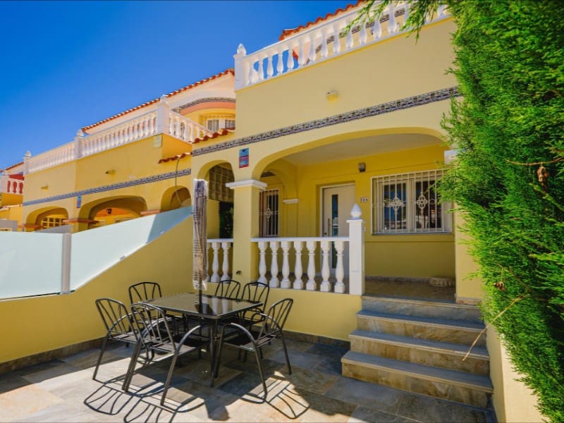 3 soveværelse Byhus til salg i Orihuela Costa med swimmingpool - € 239.900 (Ref: 9920165)