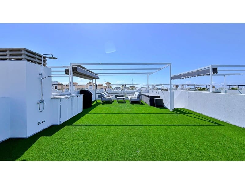 Penthouse for sale in Torrevieja with garage - € 379,000 (Ref: 9921958)