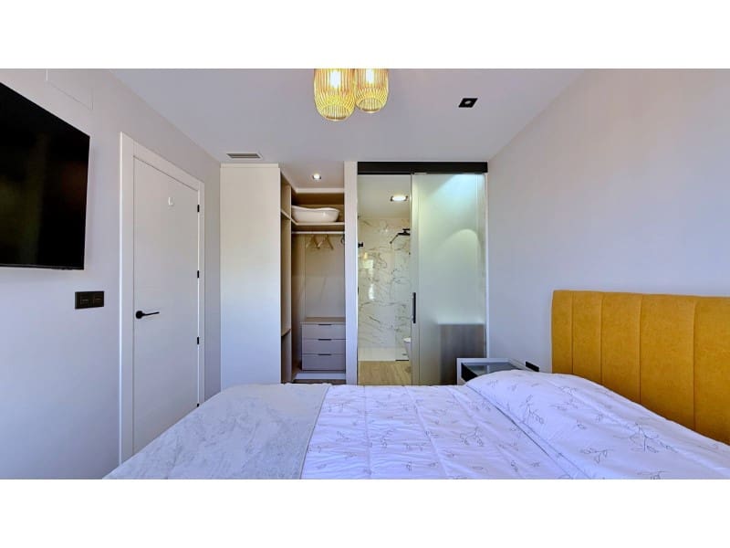 Penthouse for sale in Torrevieja with garage - € 379,000 (Ref: 9921958)