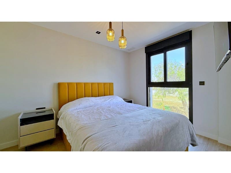 Penthouse for sale in Torrevieja with garage - € 379,000 (Ref: 9921958)