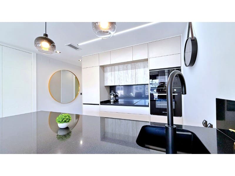 Penthouse for sale in Torrevieja with garage - € 379,000 (Ref: 9921958)