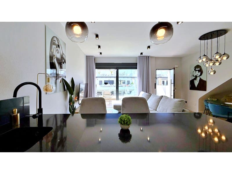 Penthouse for sale in Torrevieja with garage - € 379,000 (Ref: 9921958)