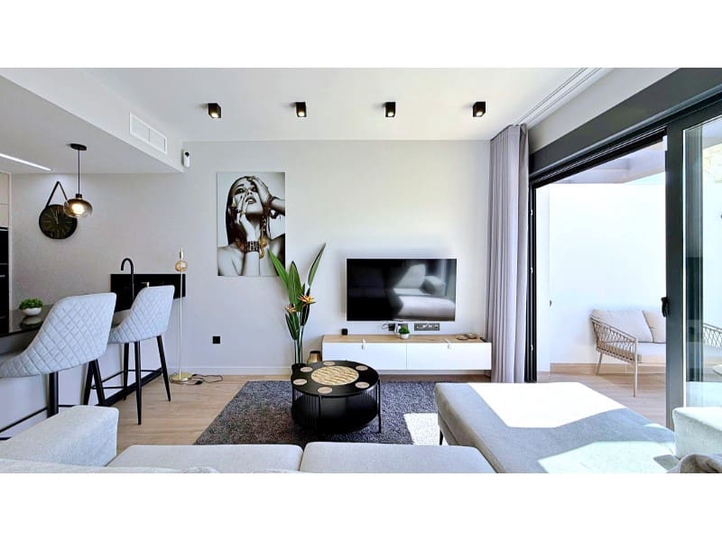 Penthouse for sale in Torrevieja with garage - € 379,000 (Ref: 9921958)