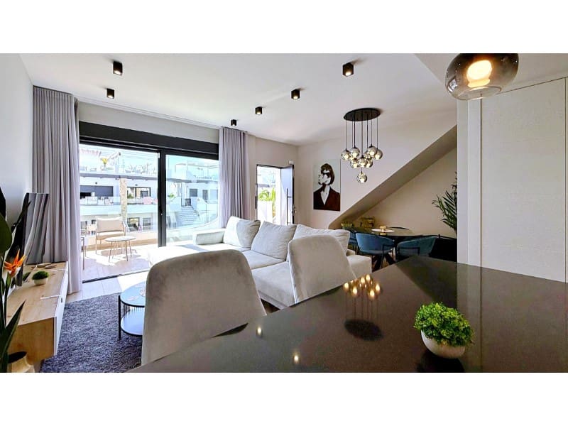 Penthouse for sale in Torrevieja with garage - € 379,000 (Ref: 9921958)