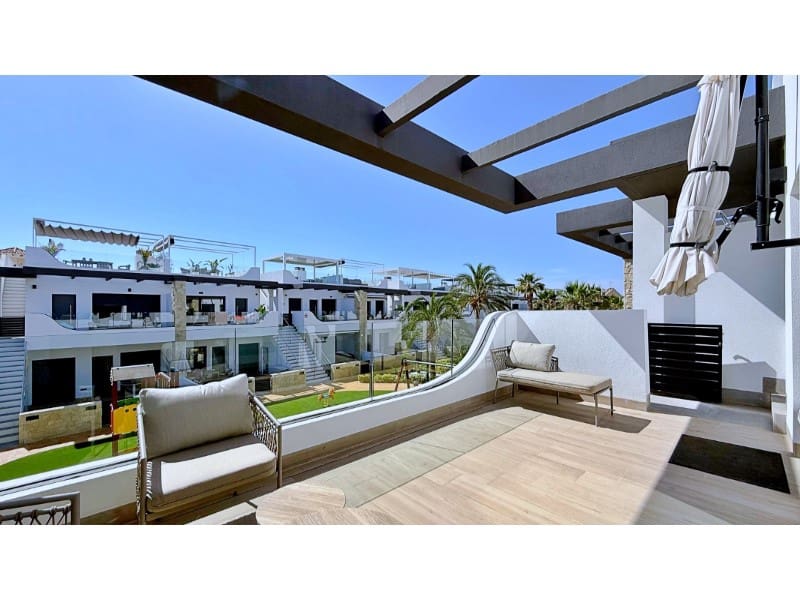Penthouse for sale in Torrevieja with garage - € 379,000 (Ref: 9921958)