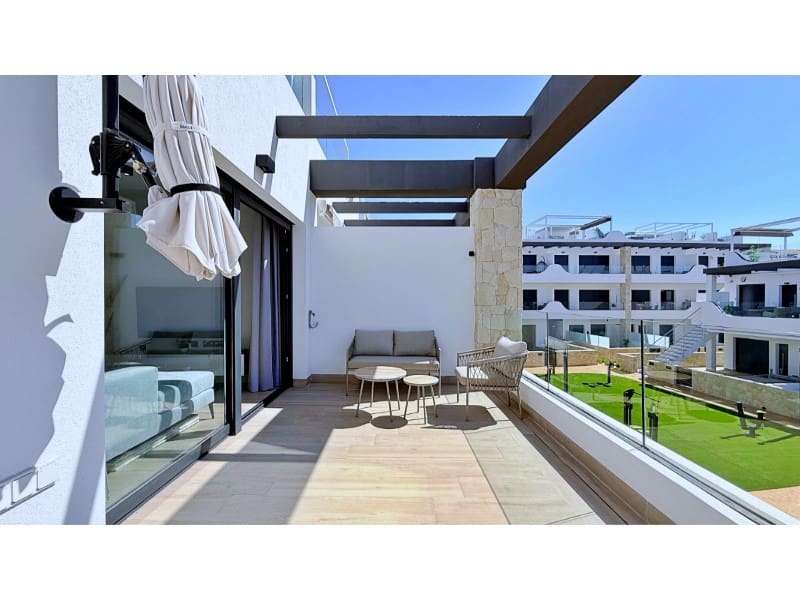 Penthouse for sale in Torrevieja with garage - € 379,000 (Ref: 9921958)