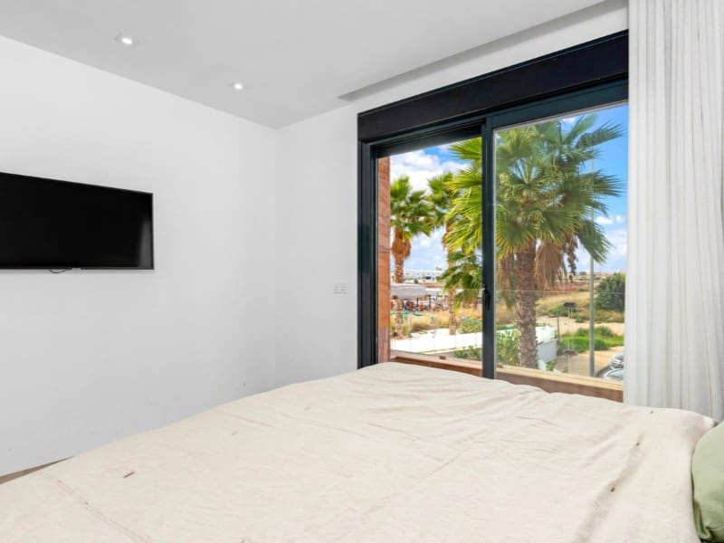 Chalet de 5 habitaciones en Orihuela Costa en venta - 829.000 € (Ref: 9942057)