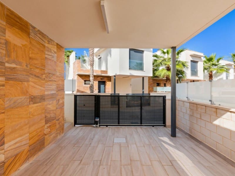 Chalet de 5 habitaciones en Orihuela Costa en venta - 829.000 € (Ref: 9942057)