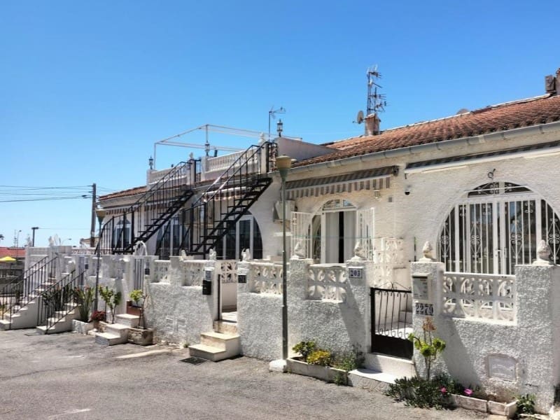 2 slaapkamer Bungalow te koop in Torrevieja - € 125.000 (Ref: 9957668)