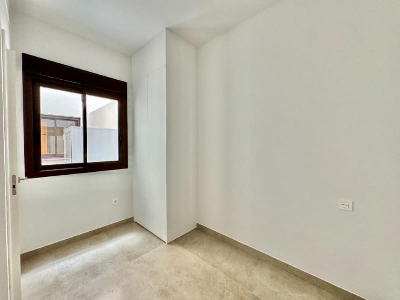 2 quarto Apartamento para venda em Torrevieja com piscina - 250 000 € (Ref: 9957669)