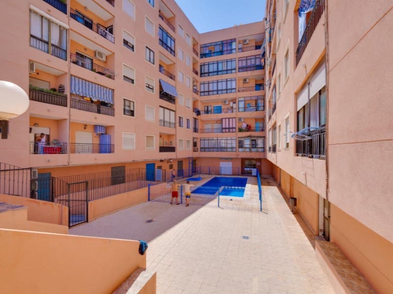 2 quarto Apartamento para venda em Torrevieja com piscina - 159 900 € (Ref: 9962388)