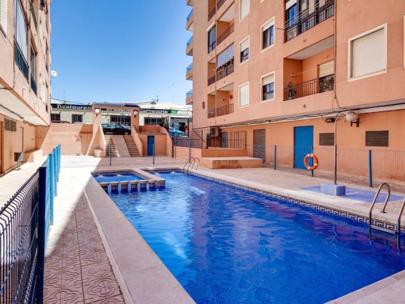 2 quarto Apartamento para venda em Torrevieja com piscina - 159 900 € (Ref: 9962388)