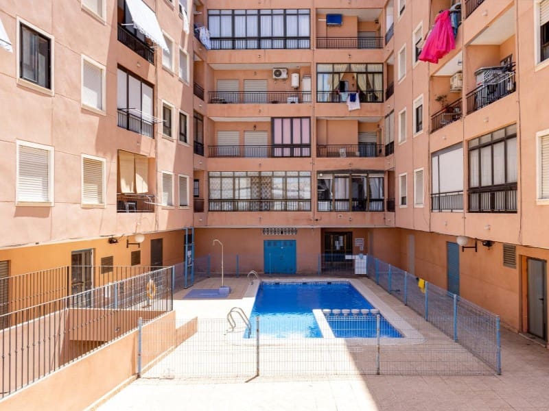 2 quarto Apartamento para venda em Torrevieja com piscina - 159 900 € (Ref: 9962388)