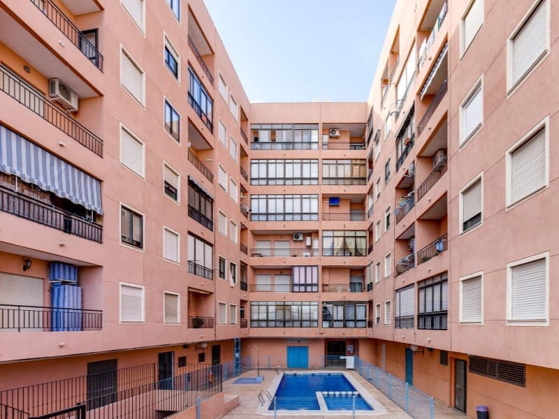 2 quarto Apartamento para venda em Torrevieja com piscina - 159 900 € (Ref: 9962388)