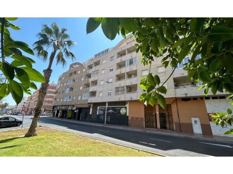 2 slaapkamer Appartement te koop in Torrevieja - € 159.995 (Ref: 9962389)