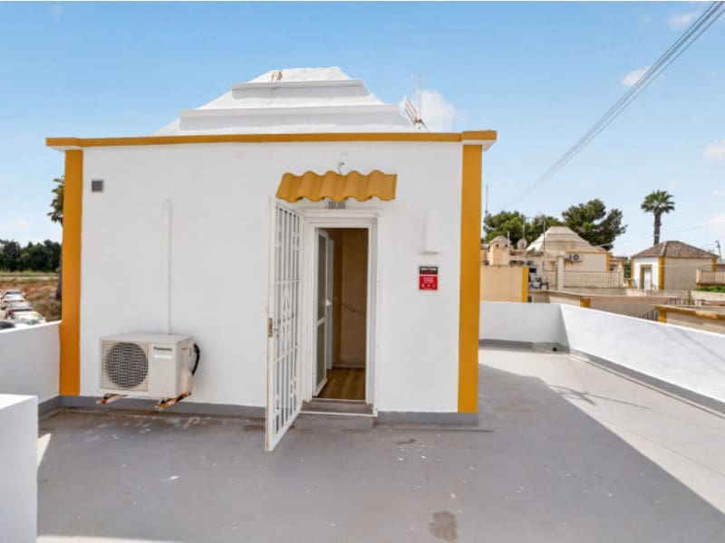 3 makuuhuone Omakotitalo myytävänä paikassa Torrevieja - 199 000 € (Ref: 9966384)