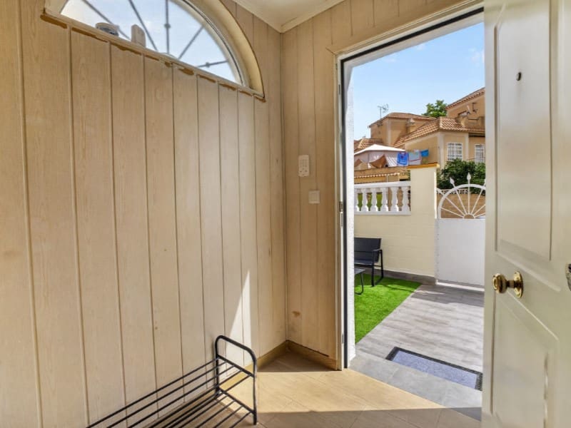 3 makuuhuone Omakotitalo myytävänä paikassa Torrevieja - 199 000 € (Ref: 9966384)