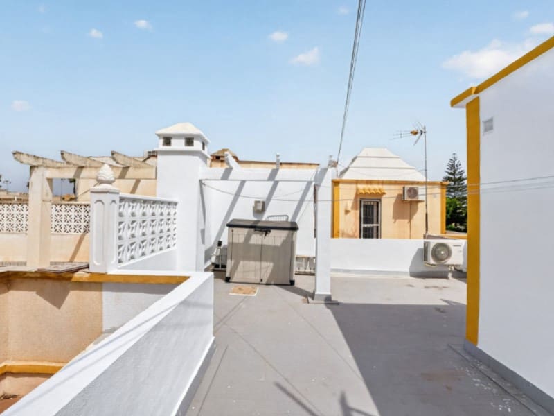 3 makuuhuone Omakotitalo myytävänä paikassa Torrevieja - 199 000 € (Ref: 9966384)