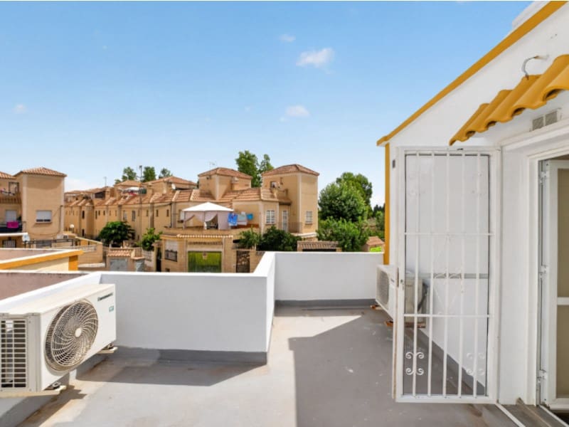 3 makuuhuone Omakotitalo myytävänä paikassa Torrevieja - 199 000 € (Ref: 9966384)