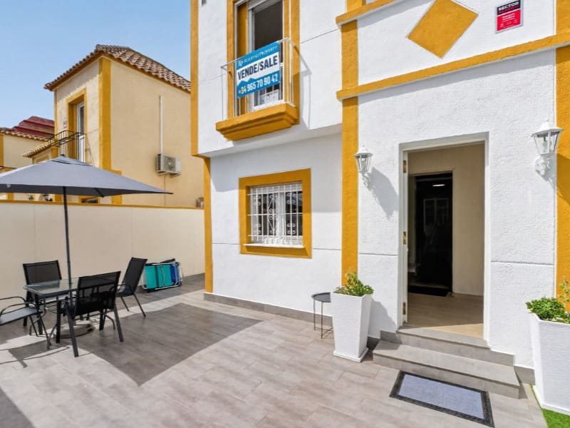 3 makuuhuone Omakotitalo myytävänä paikassa Torrevieja - 199 000 € (Ref: 9966384)