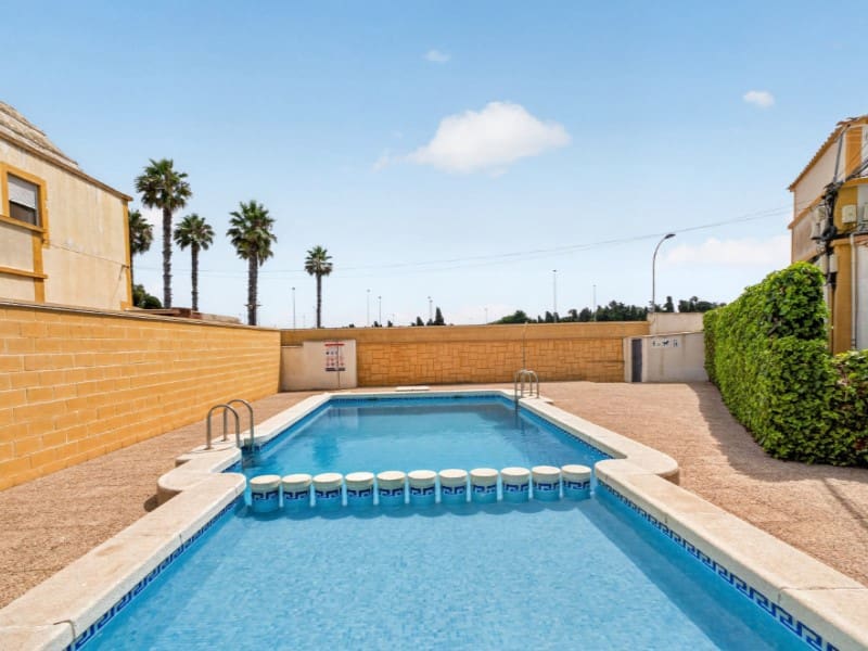 3 makuuhuone Omakotitalo myytävänä paikassa Torrevieja - 199 000 € (Ref: 9966384)