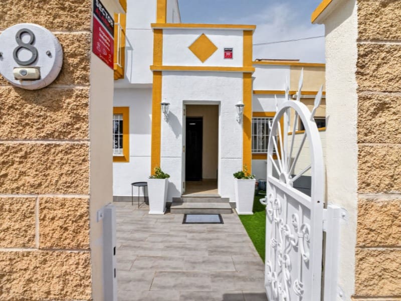 3 makuuhuone Omakotitalo myytävänä paikassa Torrevieja - 199 000 € (Ref: 9966384)