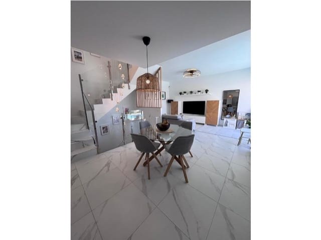 5 soverom Villa til salgs i Blue Lagoon med svømmebasseng - € 595 000 (Ref: 9973054)