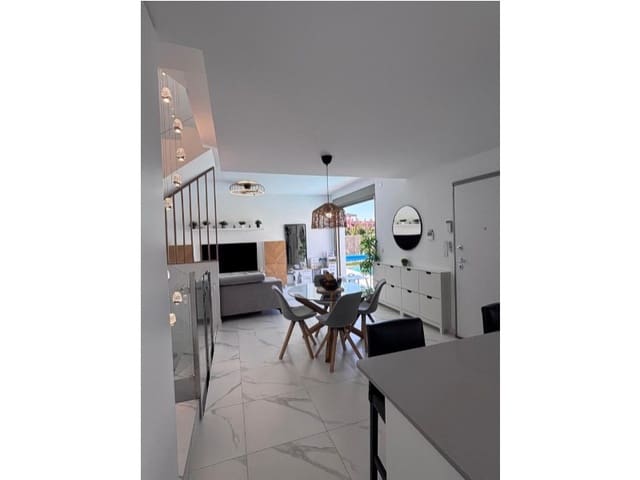 5 soverom Villa til salgs i Blue Lagoon med svømmebasseng - € 595 000 (Ref: 9973054)