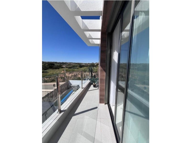 5 soverom Villa til salgs i Orihuela Costa med svømmebasseng - € 595 000 (Ref: 9973054)