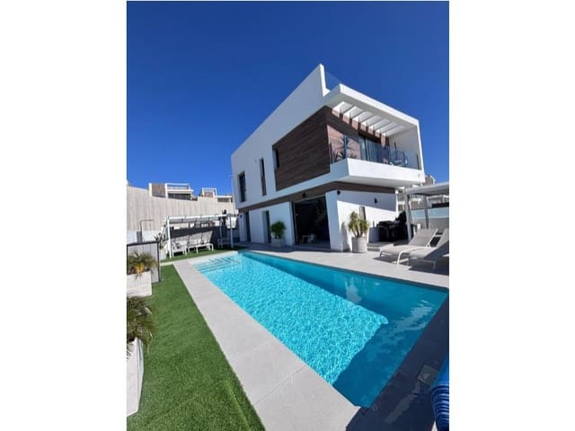 5 soverom Villa til salgs i Blue Lagoon med svømmebasseng - € 595 000 (Ref: 9973054)