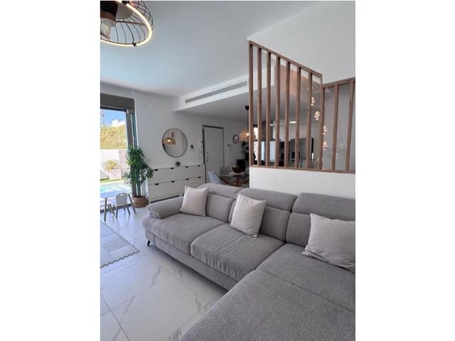 5 soverom Villa til salgs i Blue Lagoon med svømmebasseng - € 595 000 (Ref: 9973054)